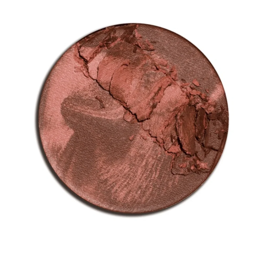 Huda Beauty GloWish Soft Radiance Bronzing Powder in deep tan 04